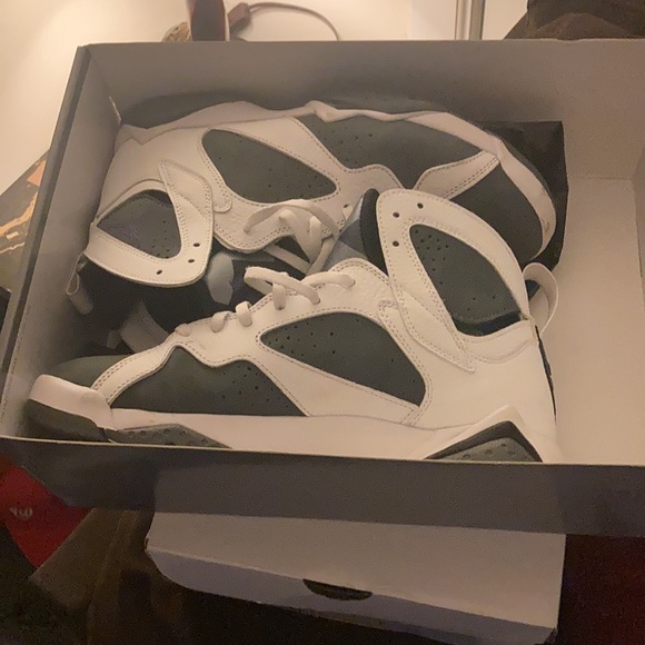 Jordan ds 4,5,9,7 size 8.5&9 - Picture 4 of 4